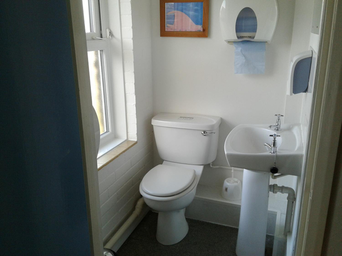 Bathroom, YHA Hawes, North Yorkshire