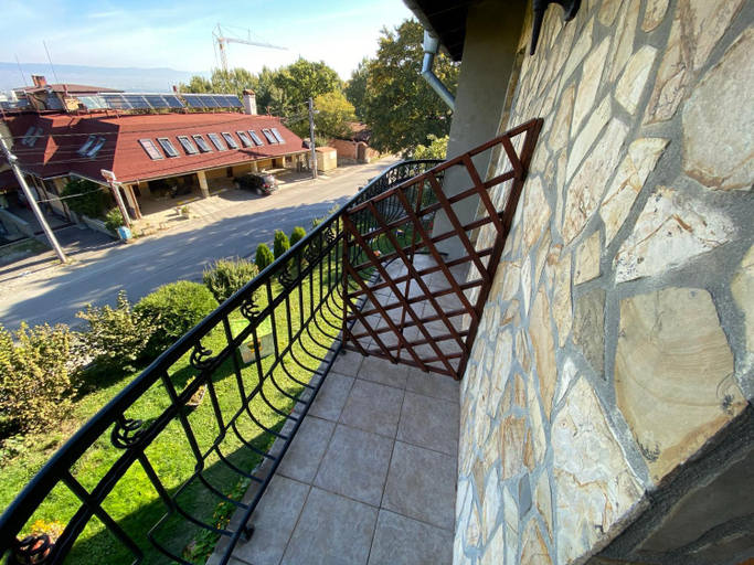 Others 5, Villa Pontica, Stolichna