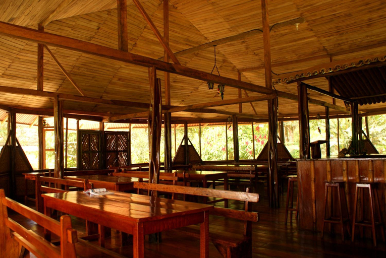 Others 3, Mariana Miller Lodge, Tena