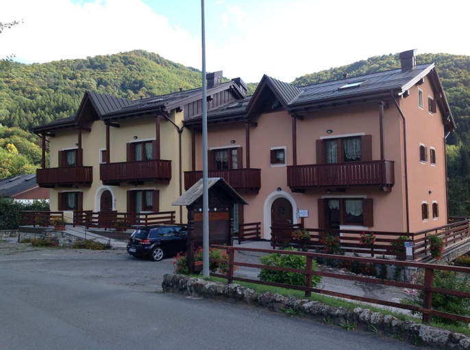 Exterior 5