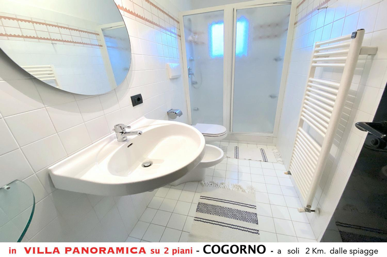 Bedroom 1, Appartamento B in villa con vista panoramica, Genova