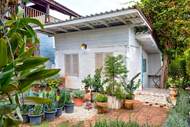 Exterior 1