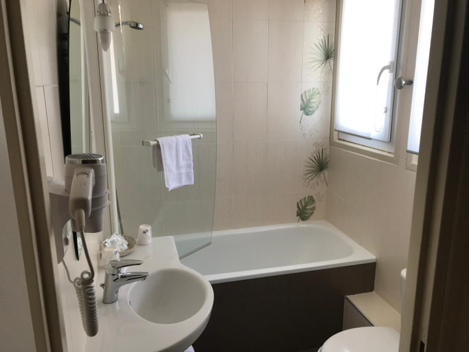 Bathroom 4, Ramuntcho, Pyrénées-Atlantiques