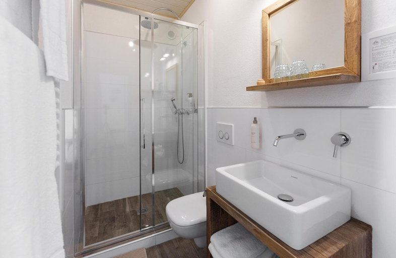 Bathroom 3, Das Halali - dein kleines Hotel an der Zugspitze, Reutte