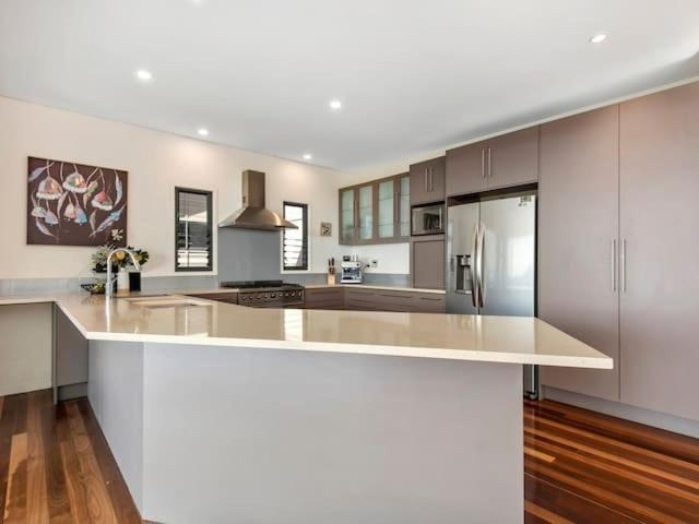 Others 5, Wilderness House, Maroochy
