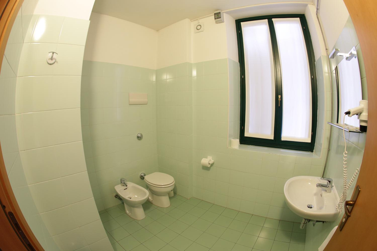 Bathroom 3, Central Hostel BG, Bergamo