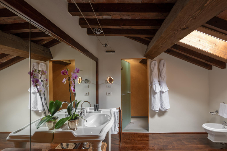 Bathroom 8