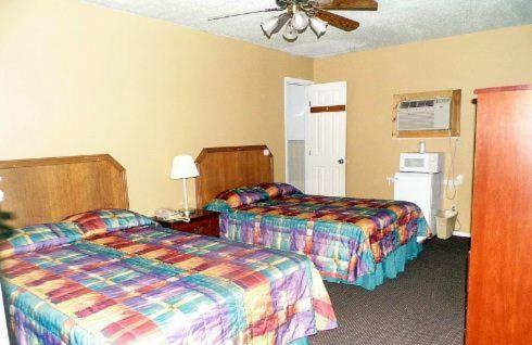 Others 5, Interstate Motel, Van Zandt