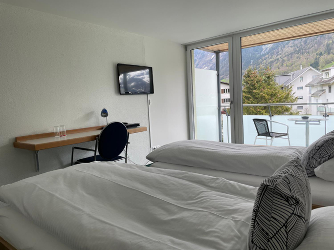 Bedroom 3, Hotel Hahnenblick, Obwalden