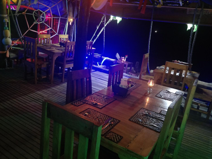 Food & Drinks