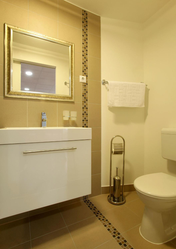 Bathroom 2, Sos Motel, Hatvani