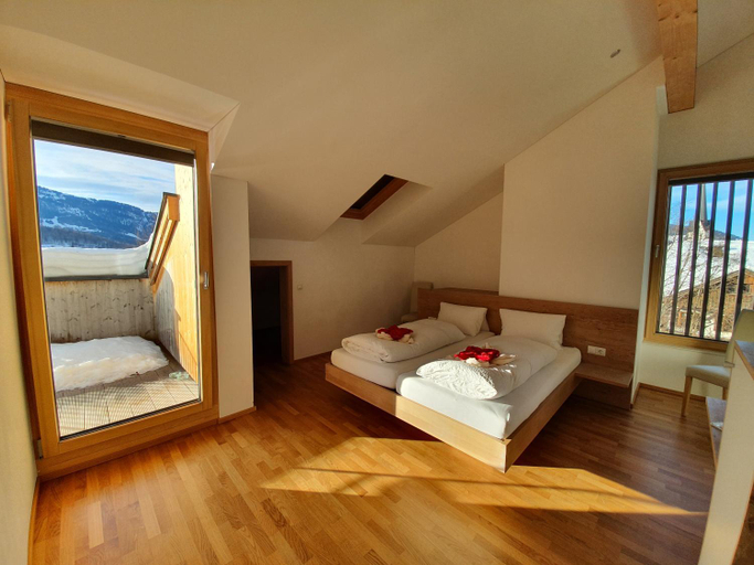 Bedroom 3, Familienhotel Adler, Bregenz
