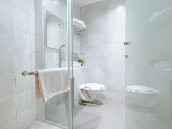 Bathroom 14