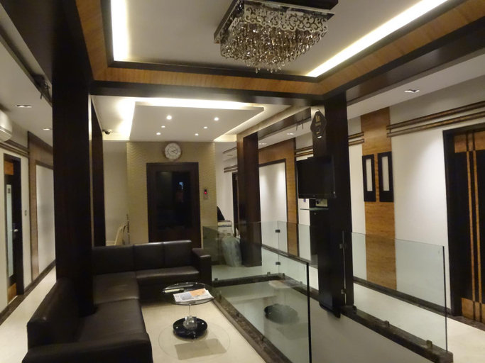 Others 3, Hotel Causeway, Mumbai City