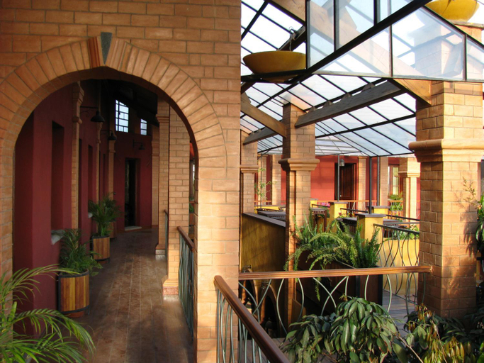Exterior & Views