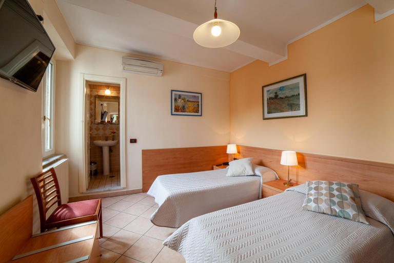Bedroom 2, Eliseo B&B Ristorante, Lucca