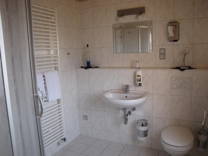 Bathroom, Hotel Restaurant Parthenon, Kaiserslautern
