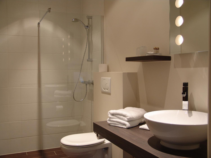 Bathroom, Hotel Mieke Pap, Antwerpen