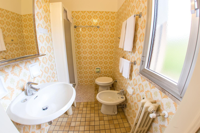 Bathroom 2, Sullivan Ristorante Hotel, Brescia