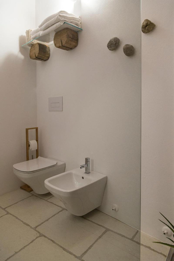 Bathroom 15