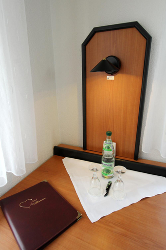 Bedroom, Hotel & Restaurant am Rosenhugel, Schmalkalden-Meiningen