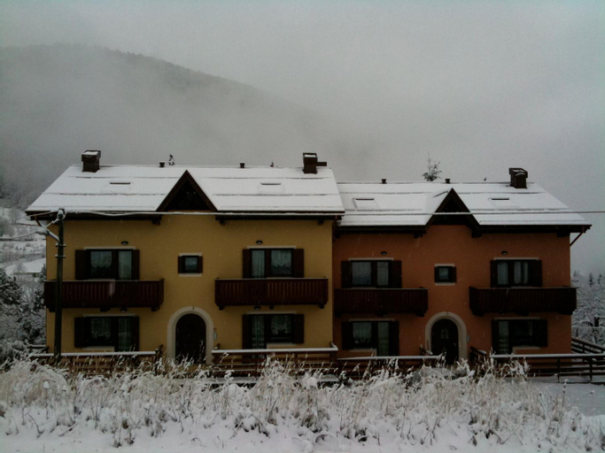 Exterior 12