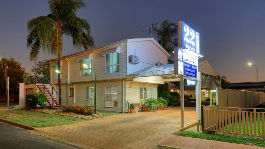 22 On Bowen, Roma