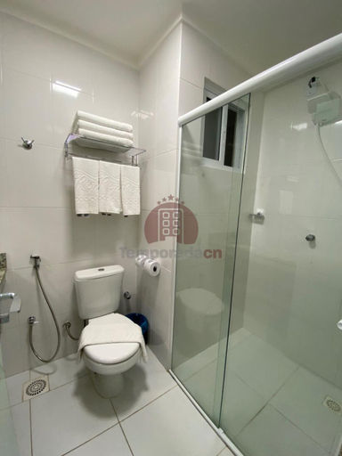 Bathroom, Spazzio diRoma com acesso ao Acqua Park - Temporada CN Adriele, Caldas Novas