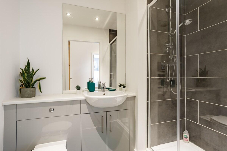 Bathroom 2, Smart Living Apartments, Bradford