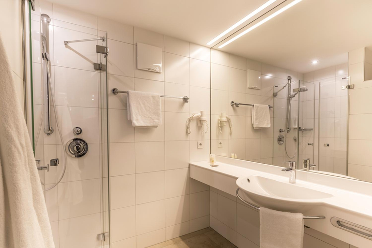 Bathroom 5, Hotel Kammerlander, Zell am See