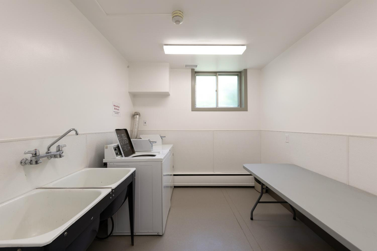 Bathroom 4, HI Edmonton - Hostel, Division No. 11