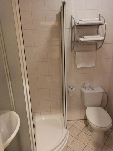 Bathroom 4, Central Hotel, Narva