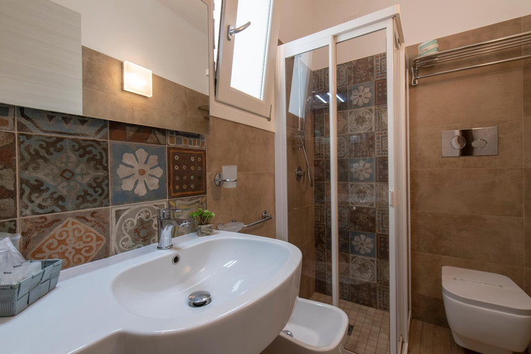 Bathroom 5, La Nicchia, Trapani