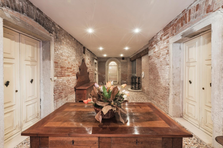 Public Area, Palazzetto San Lio, Rialto, Venezia