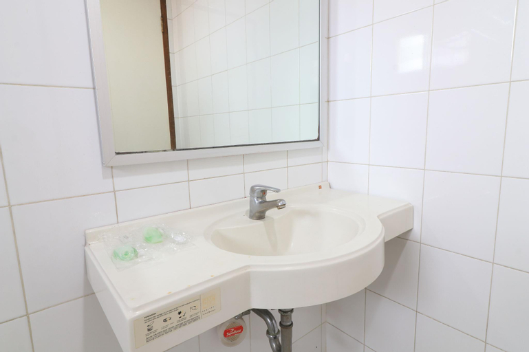 Bathroom 12