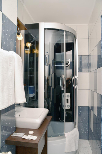 Bathroom 4, Hotel President, Satu Mare