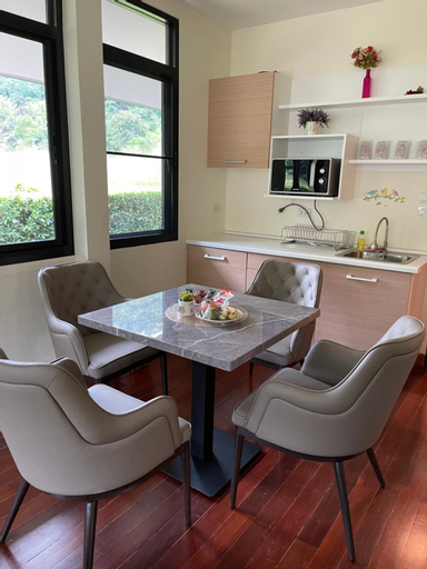 Dining Room 9