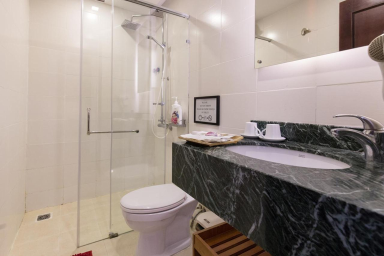 Bathroom, Hoang Gia Bao Hotel, Kon Tum
