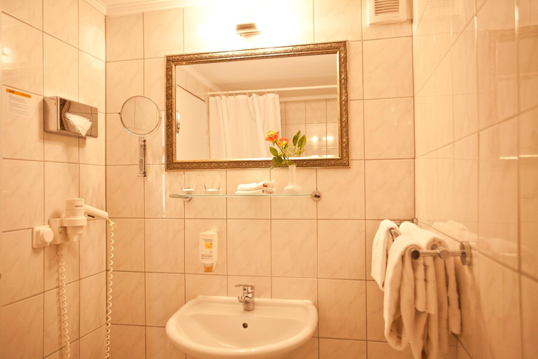 Bathroom 3, Safestay Berlin Kurfurstendamm, Berlin
