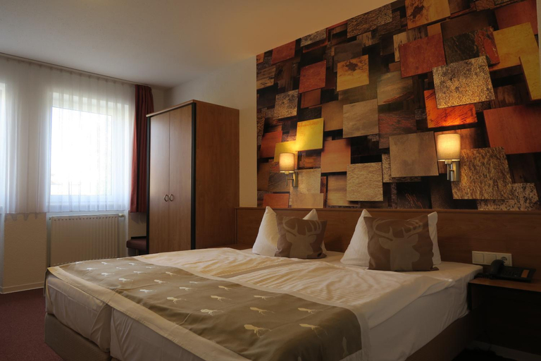 Bedroom 2, Hotel Zum Hirsch, Hildburghausen