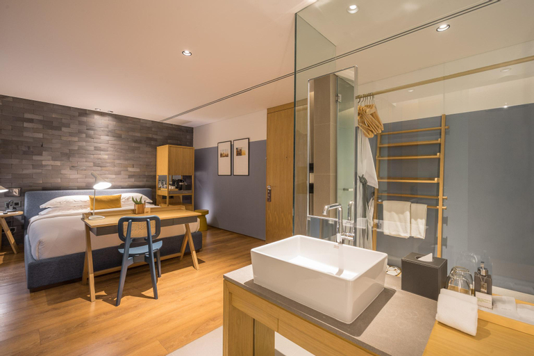 Bathroom 28