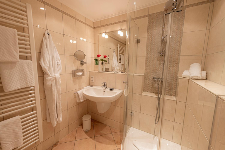 Bathroom 5, Strandhotel Fontana, Ostholstein