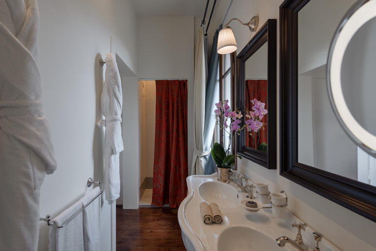 Bathroom 7