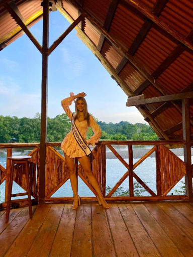 Others 4, Mariana Miller Lodge, Tena