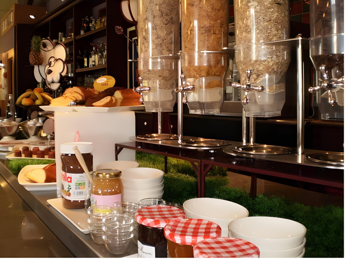 Food & Drinks 5, B&B HOTEL Bordeaux Merignac Cadera Aeroport, Gironde