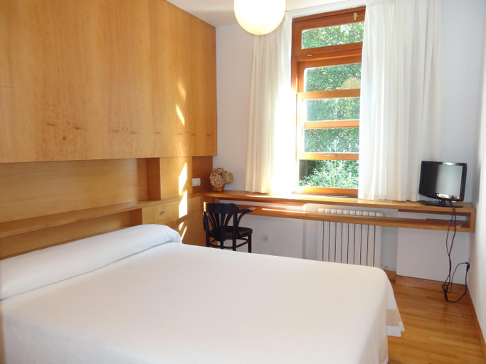 Bedroom 3, Hotel Restaurante Marroncin, Asturias