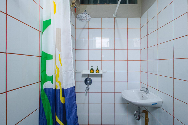 Bathroom 18