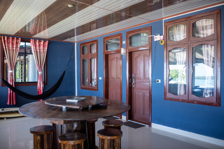 Public Area, Yuni Surf House, South Nias