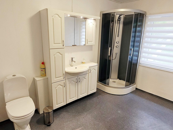 Bathroom 2, person holiday home in KORTGARDEN, Molde