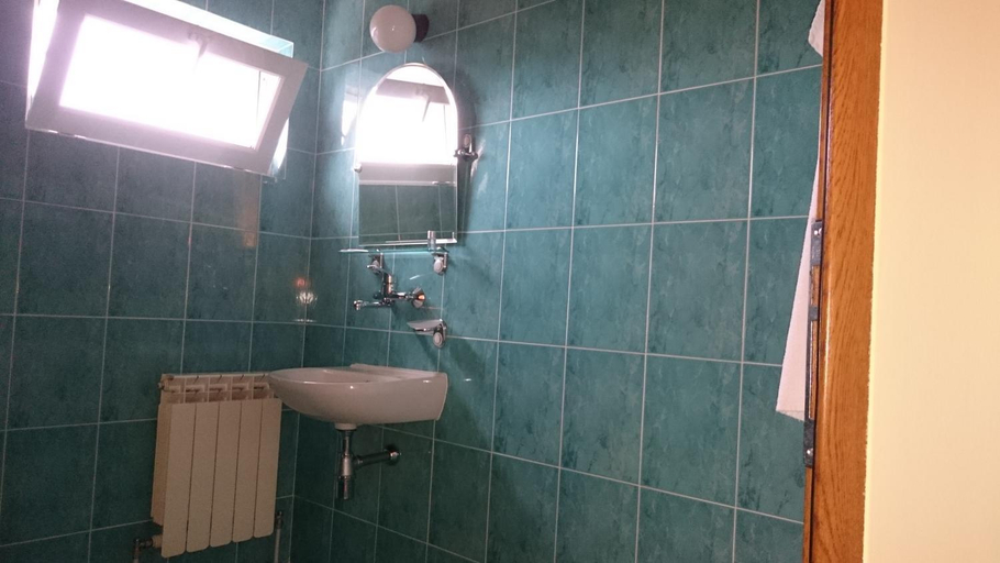 Bathroom 2, Classic Hotel, Stolichna